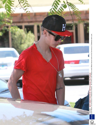 28.07 | Justin Bieber deixando restaurante em Los Angeles