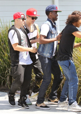 31.07 | Justin Bieber indo para restaurante em Los Angeles