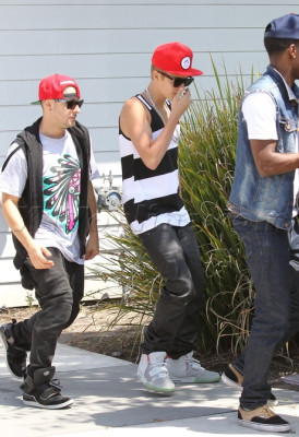 31.07 | Justin Bieber indo para restaurante em Los Angeles