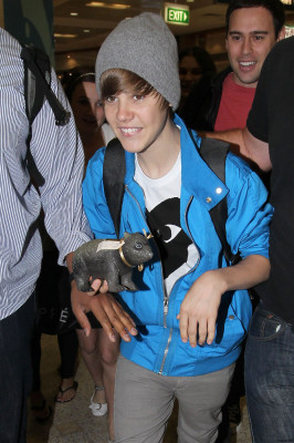 24.04 | Justin Bieber chegando no aeroporto em Sidney