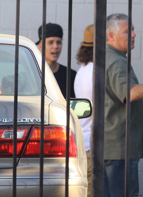08.10 | Justin Bieber deixando ensaios para a Believe Tour