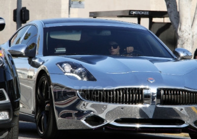 04.06 | Justin Bieber com Selena Gomez no Chick Fil A em Los Angeles