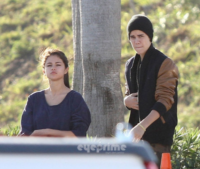 03.12 | Justin Bieber visitando Selena Gomez no set de Spring Breakers