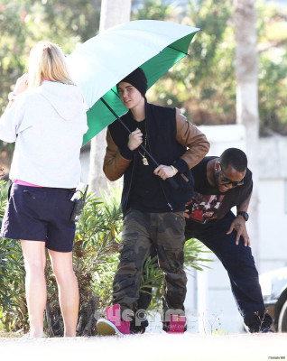 03.12 | Justin Bieber visitando Selena Gomez no set de Spring Breakers
