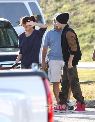 03.12 | Justin Bieber visitando Selena Gomez no set de Spring Breakers