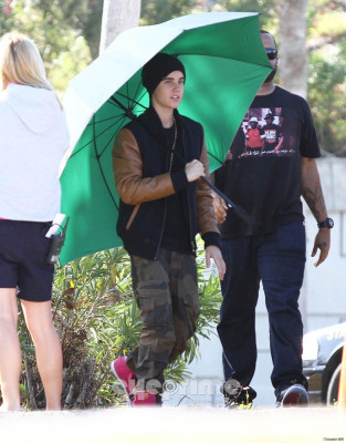 03.12 | Justin Bieber visitando Selena Gomez no set de Spring Breakers