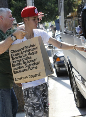 08.11 | Justin Bieber fazendo compras em Los Angeles