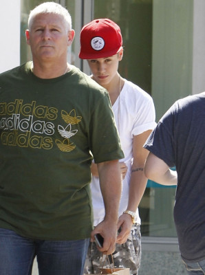 08.11 | Justin Bieber fazendo compras em Los Angeles