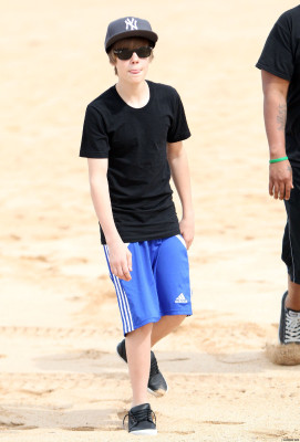 24.04 | Justin Bieber passeando na praia em Sidney