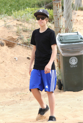 24.04 | Justin Bieber passeando na praia em Sidney