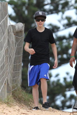 24.04 | Justin Bieber passeando na praia em Sidney