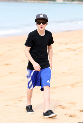 24.04 | Justin Bieber passeando na praia em Sidney