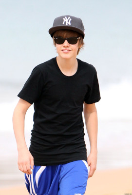 24.04 | Justin Bieber passeando na praia em Sidney