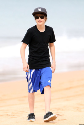 24.04 | Justin Bieber passeando na praia em Sidney