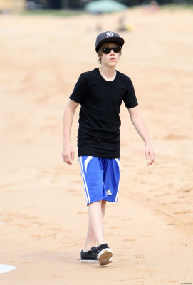 24.04 | Justin Bieber passeando na praia em Sidney