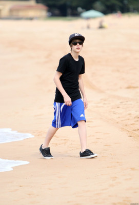24.04 | Justin Bieber passeando na praia em Sidney