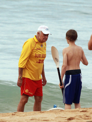 24.04 | Justin Bieber passeando na praia em Sidney