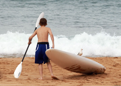 24.04 | Justin Bieber passeando na praia em Sidney