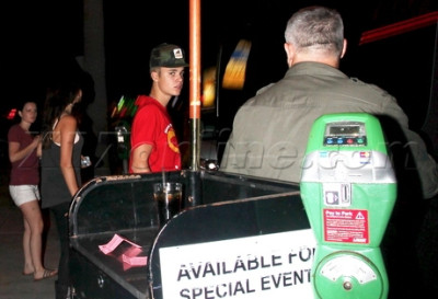 14.08 | Justin Bieber deixando Cafe Bar em Los Angeles