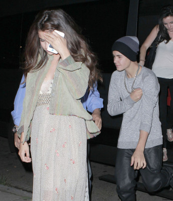 25.08 | Justin Bieber deixando evento de comédia em West Hollywood