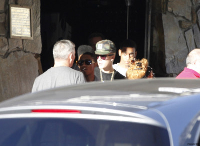 26.08 | Justin Bieber deixando restaurante em Los Angeles