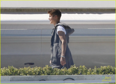 27.08 | Justin Bieber em uma reunião com L.A. Reid