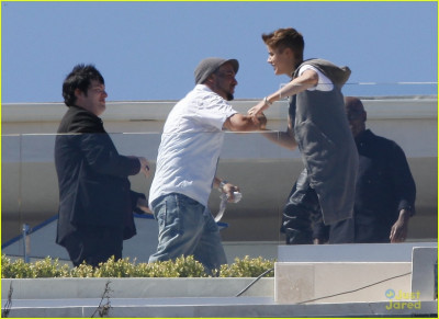 27.08 | Justin Bieber em uma reunião com L.A. Reid