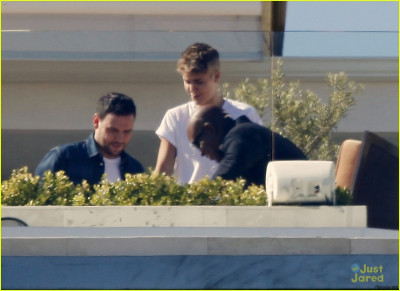 27.08 | Justin Bieber em uma reunião com L.A. Reid