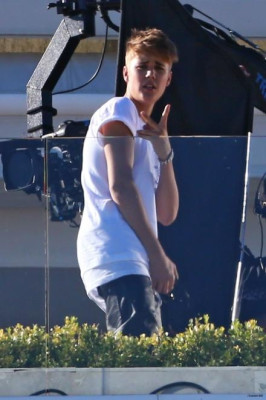 27.08 | Justin Bieber em uma reunião com L.A. Reid
