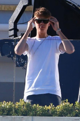 27.08 | Justin Bieber em uma reunião com L.A. Reid