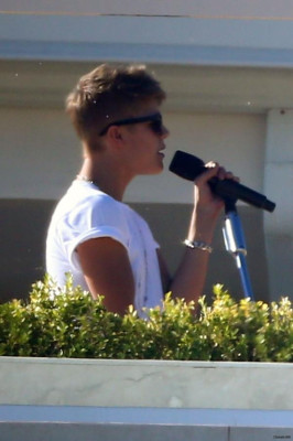 27.08 | Justin Bieber em uma reunião com L.A. Reid