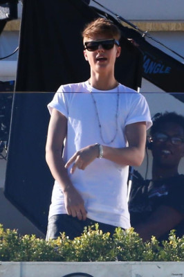 27.08 | Justin Bieber em uma reunião com L.A. Reid