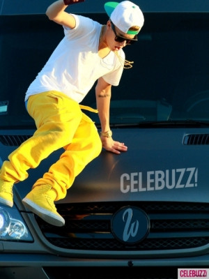25.08 | Justin Bieber deixando o ensaio para a Believe Tour