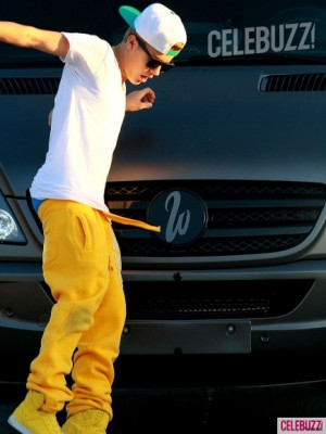 25.08 | Justin Bieber deixando o ensaio para a Believe Tour