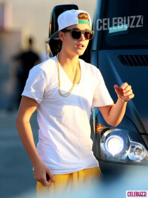 25.08 | Justin Bieber deixando o ensaio para a Believe Tour