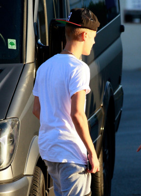 28.08 | Justin Bieber deixando o ensaio para a Believe Tour