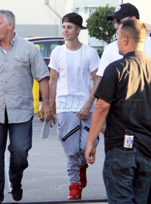 28.08 | Justin Bieber deixando o ensaio para a Believe Tour