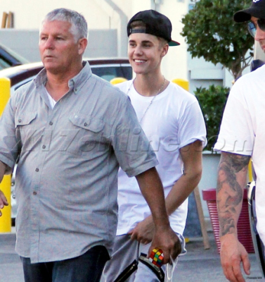28.08 | Justin Bieber deixando o ensaio para a Believe Tour