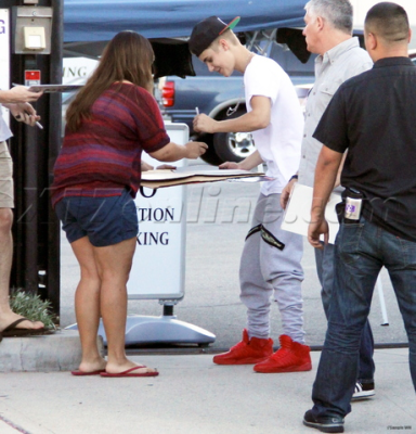 28.08 | Justin Bieber deixando o ensaio para a Believe Tour