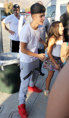 28.08 | Justin Bieber deixando o ensaio para a Believe Tour
