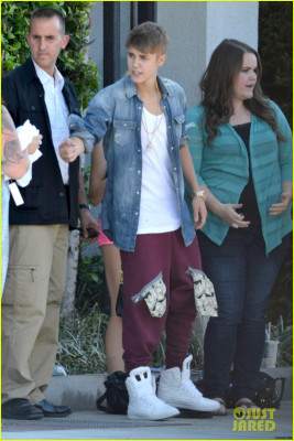 09.01 | Justin Bieber deixando ensaios para a Believe Tour