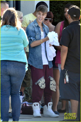 09.01 | Justin Bieber deixando ensaios para a Believe Tour