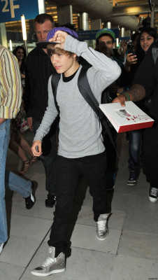 29.04 | Justin Bieber chegando em Paris