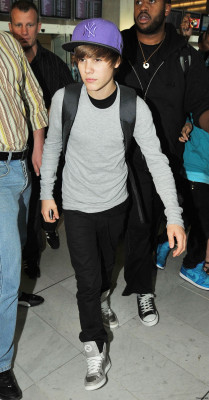 29.04 | Justin Bieber chegando em Paris