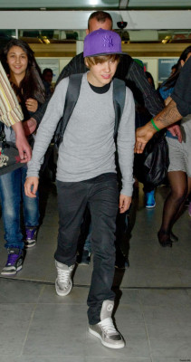 29.04 | Justin Bieber chegando em Paris