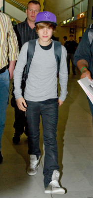 29.04 | Justin Bieber chegando em Paris