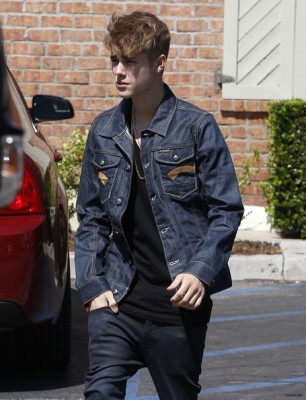 09.06 | Justin Bieber chegando em um restaurante em LA