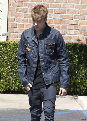 09.06 | Justin Bieber chegando em um restaurante em LA