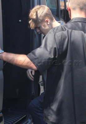 09.06 | Justin Bieber chegando em um restaurante em LA