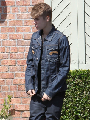 09.06 | Justin Bieber chegando em um restaurante em LA